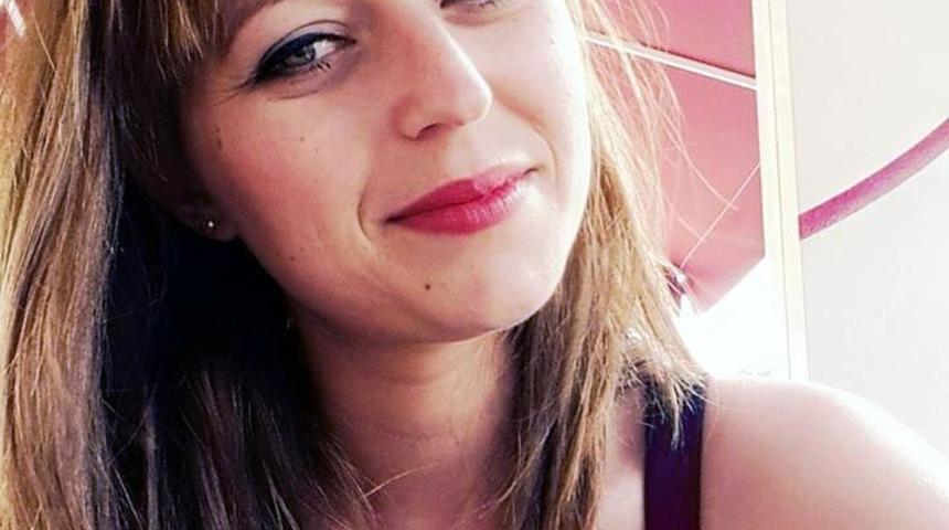 Balkondan d&uuml;ş&uuml;p, &ouml;len gen&ccedil; kadın toprağa verildi