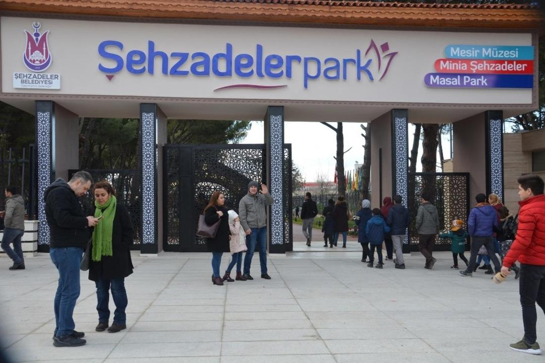 Binlerce Manisalı Şehzadeler Park&rsquo;ı gezdi
