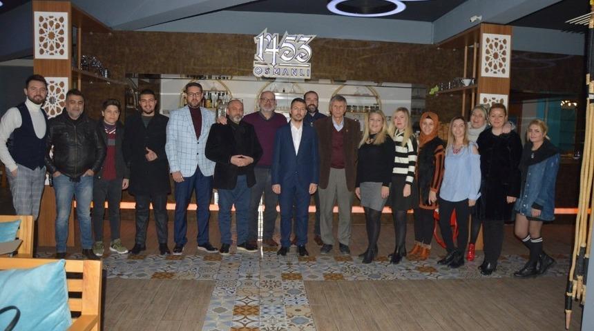 Berber ve kuaf&ouml;rlerden gazetecilere jest