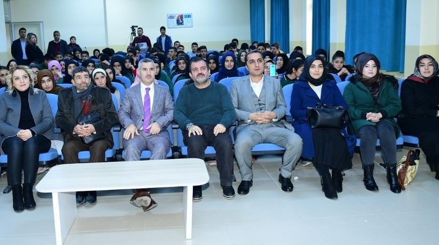 Başkan &Ccedil;ınar, &ouml;ğrencilerle bir araya geldi