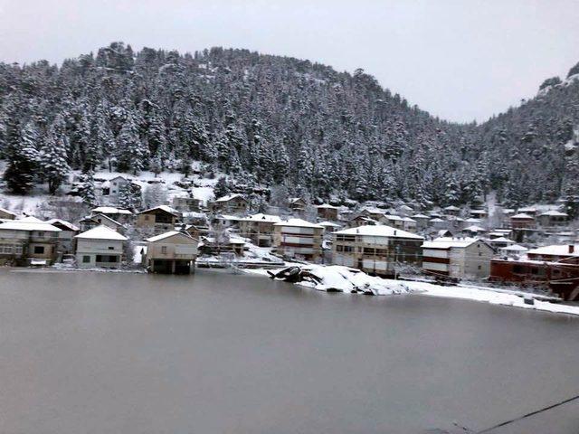 Anamur’da yayla evleri sular altında kaldı