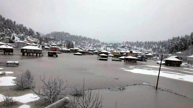 Anamur’da yayla evleri sular altında kaldı