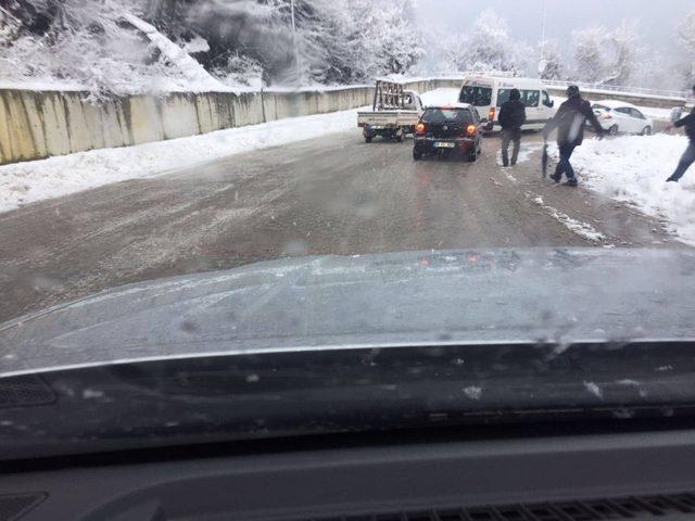 Kozlu Belediyesi karla mücadele çalışmalarını sürdürüyor