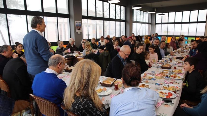 Başkan kursiyerler ve aileleri ile buluştu