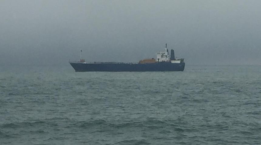 Y&uuml;k gemileri şiddetli r&uuml;zgarda beşik gibi sallandı