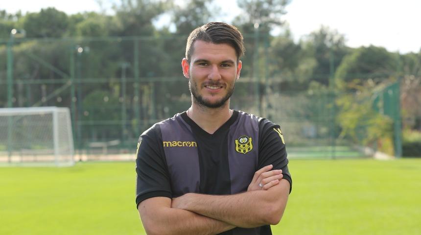 Evkur Yeni Malatyaspor; Barış Alıcı, Mustafa Akbaş ve Robin Yalçın'la sözleşme imzaladı