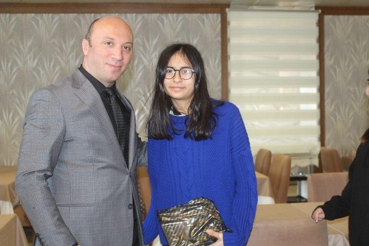 Engelli farkındalığı gerçekleştiren lise öğrencilerine Güner Bahadır’dan anlamlı jest G5