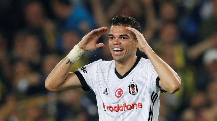 Pepe Arsenal'i reddederek Monaco ile sözleşme imzalayacak