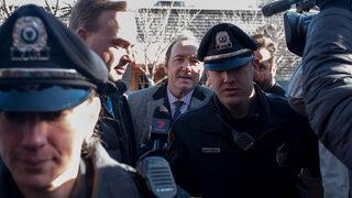 Kevin Spacey 'taciz suçlamasıyla' hakim karşısına çıktı