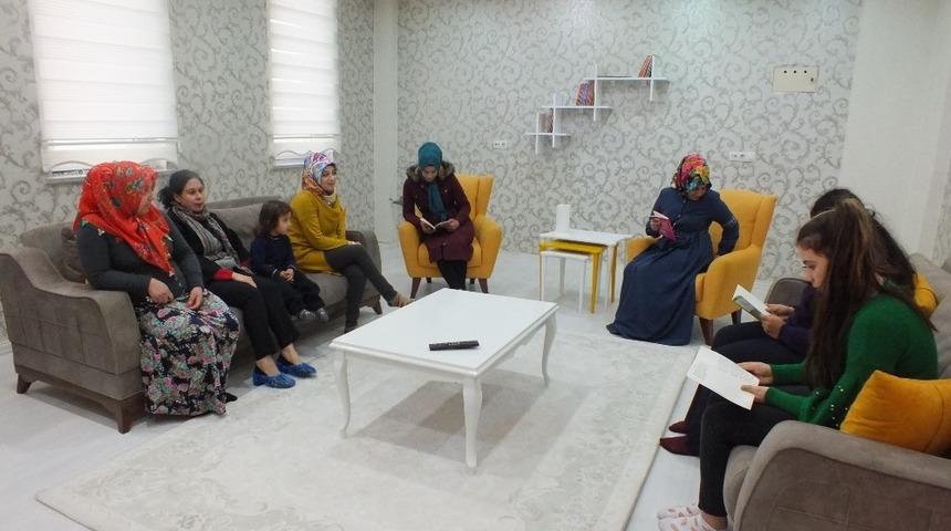 Malazgirtli kadınlar sporlarını yapıp, keyifle &ccedil;aylarını yudumluyor