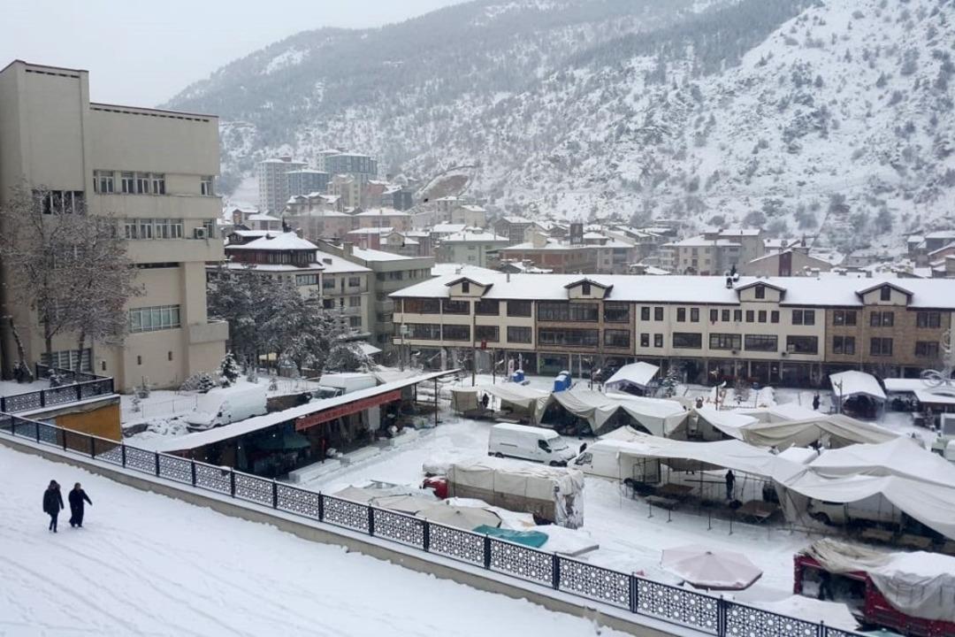 G&uuml;m&uuml;şhane&rsquo;de kar yağışı