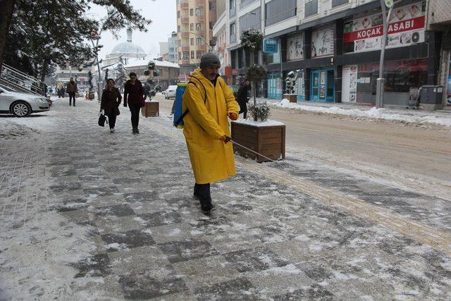 Sungurlu Belediyesi’nden kar ile mücadelede özel solüsyon