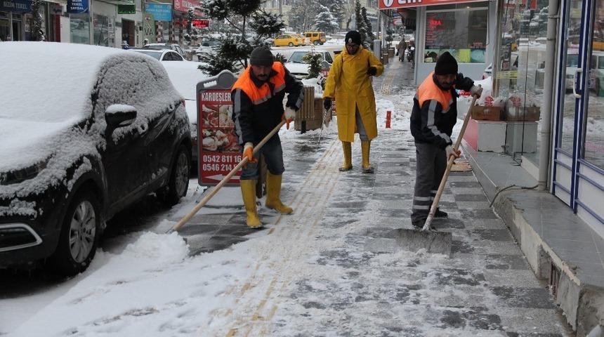 Sungurlu Belediyesi&rsquo;nden kar ile m&uuml;cadelede &ouml;zel sol&uuml;syon
