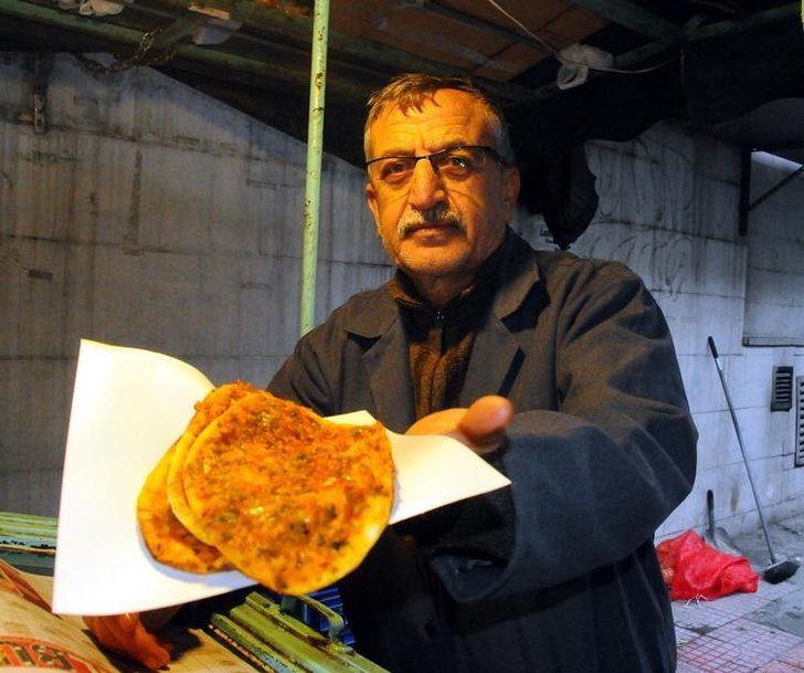 Günde 800'e yakın lahmacun satıyor! Lezzeti lahmacunların sırlarını açıkladı G1