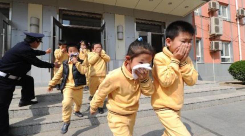İlkokulda bıçaklı saldırı: 20 çocuk yaralı