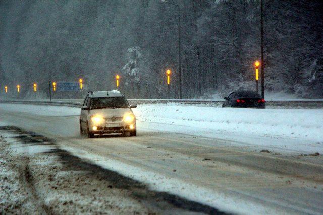 Bolu Dağı'nda kar ulaşımı etkiliyor