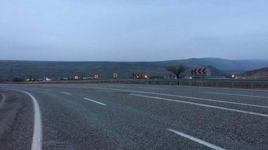 &Ouml;l&uuml;m virajına bariyer yapıldı