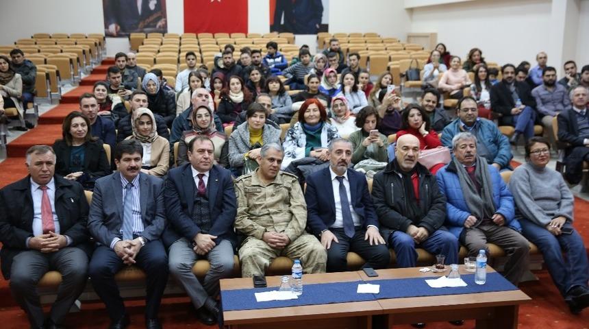 D&uuml;nyaca &uuml;nl&uuml; profes&ouml;rler, Ardahan &Uuml;niversitesine konuk oldu