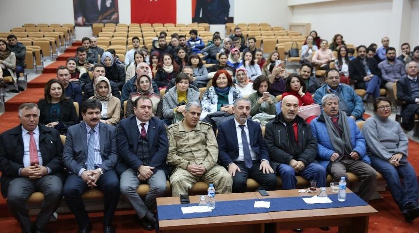 D&uuml;nyaca &uuml;nl&uuml; profes&ouml;rler, Ardahan &Uuml;niversitesine konuk oldu