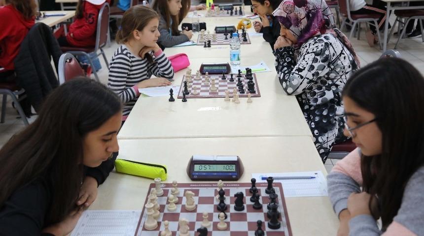 Bayraklı&rsquo;da kadınlar şampiyonluk i&ccedil;in hamle yaptı