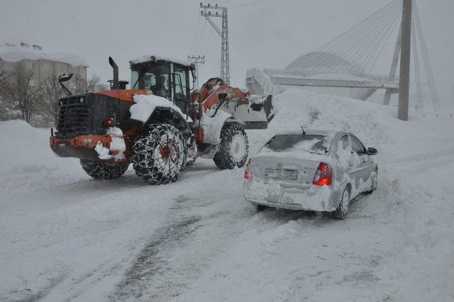 Van, Bitlis ve Hakkari'de 658 yerleşim biriminin yolu kardan kapalı