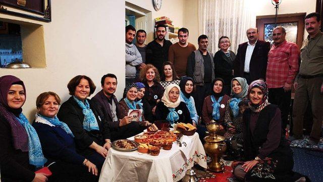 Mavi fularlılar Van’daki eski kış gecelerini anlattı