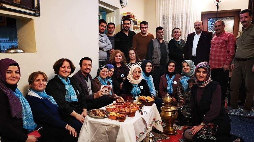 Mavi fularlılar Van’daki eski kış gecelerini anlattı