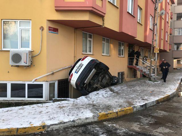 Pendik'te cadde buz pistine döndü; çok sayıda araç kaza yaptı