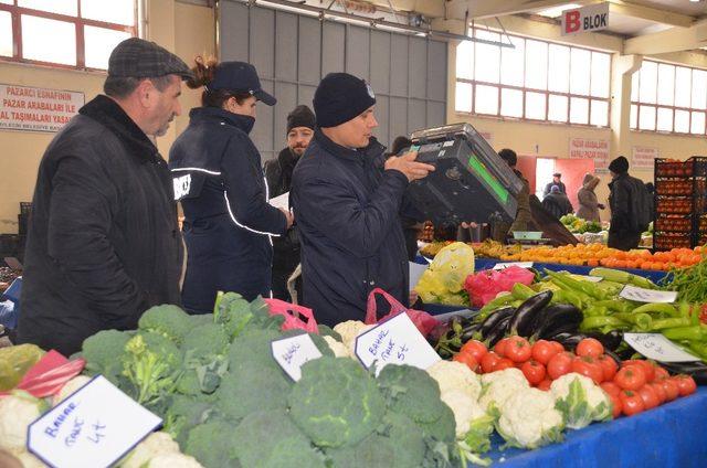 Kapalı pazarda ölçü ve tartı aletleri denetimi yapıldı