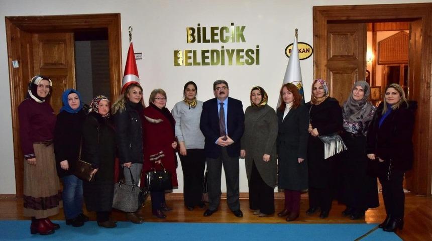 AK g&ouml;n&uuml;ll&uuml; kadınlarla istişare toplantısı yapıldı