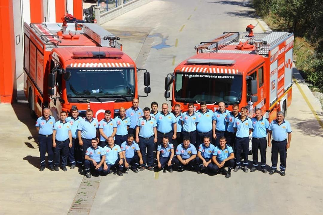 İtfaiye Edremit&rsquo;te bin 93 yangına m&uuml;dahale etti 423 kurtarma yaptı