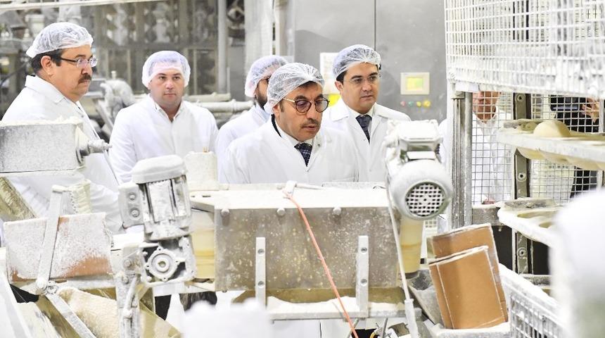 Tuzcuoğlu, Halk Ekmek Fabrikası’nda incelemelerde bulundu