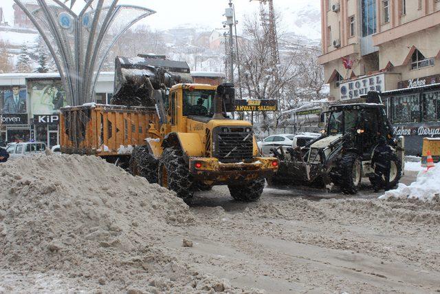 Van, Bitlis ve Hakkari'de 658 yerleşim biriminin yolu kardan kapalı (2)