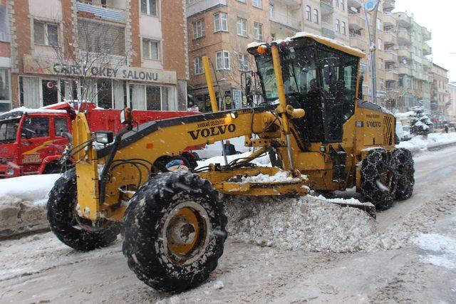 Van, Bitlis ve Hakkari'de 658 yerleşim biriminin yolu kardan kapalı (2)