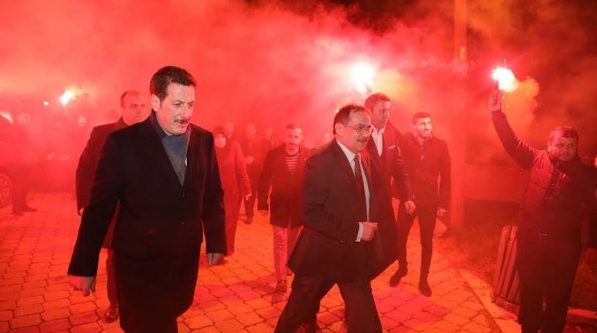 Demir ve Tok&rsquo;a meşaleli karşılama