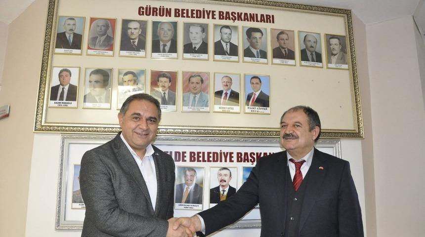 Rakibini ziyaret edip başarılar diledi