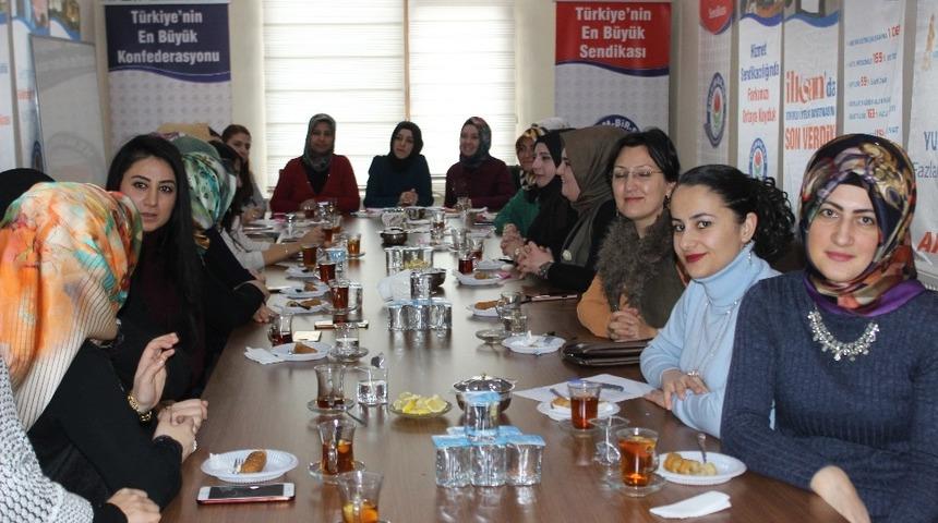 Eğitim-Bir-Sen Kadın Komisyonu ilk toplantısını yaptı