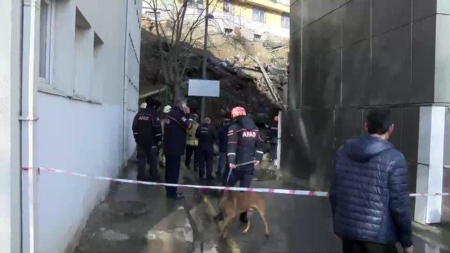 Fotoğraflar // Eyüp Devlet Hastanesi'nin arkasında bulunan istinat duvarı çöktü