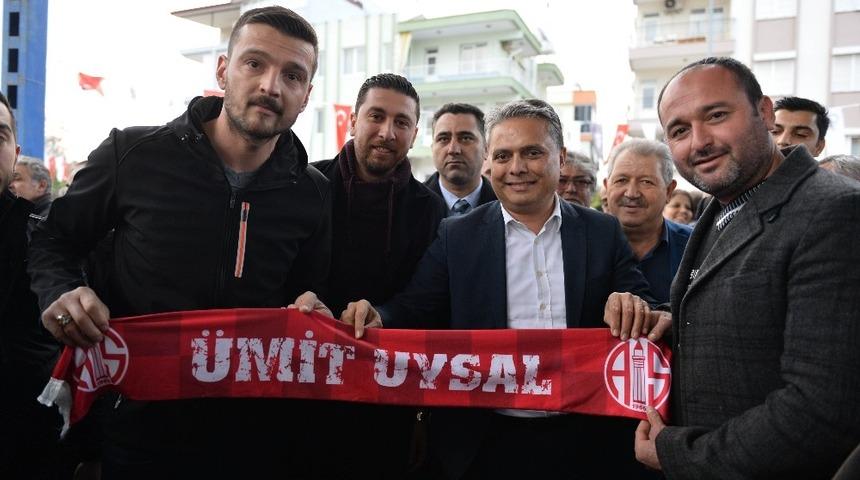 Uysal, Konuksever&rsquo;de Halk G&uuml;n&uuml;ne katıldı