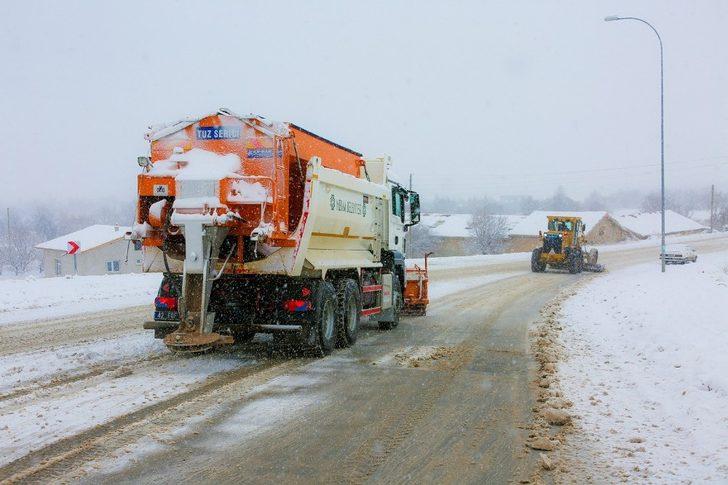 Meram’da ekiplerir kar mesaisi sürüyor G4
