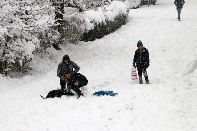 Düzce'de kar tatili çocukları sevindirdi