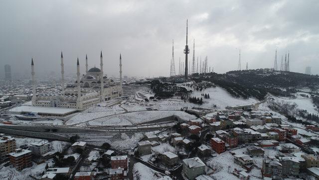 Çamlıca Camii beyaza büründü