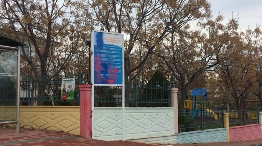 Muratpaşa afişleri tahrip edildi