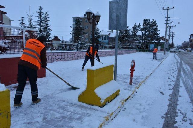 İnönü’de kar temizliği devam ediyor