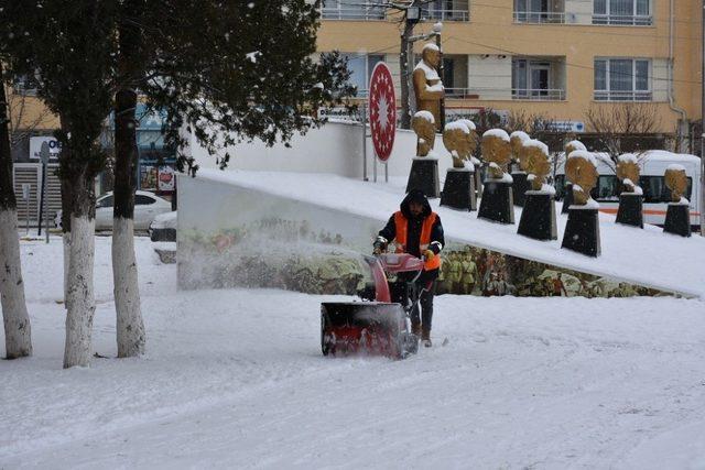 İnönü’de kar temizliği devam ediyor