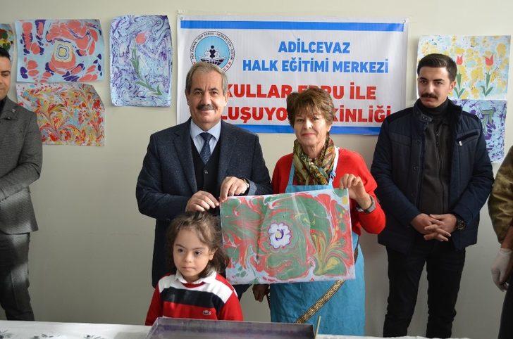 Engelli çocukların ebru sanatı heyecanı G5