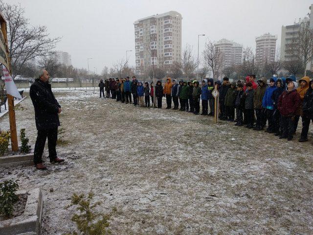 Okul bahçesi yazar bahçesi oldu