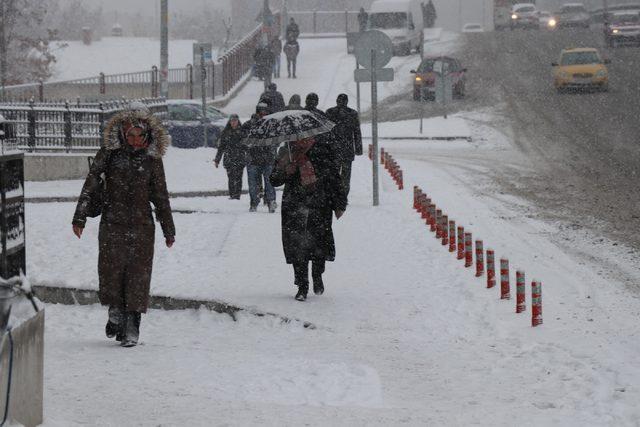 Kayseri'de eğitime kar engeli