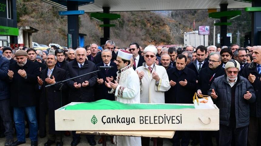 Anayasa Mahkemesi &uuml;yesi Hakyemez&rsquo;in babası toprağa verildi