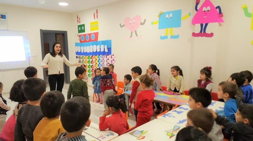 Başiskeleli minikler sağlıklı besleniyor